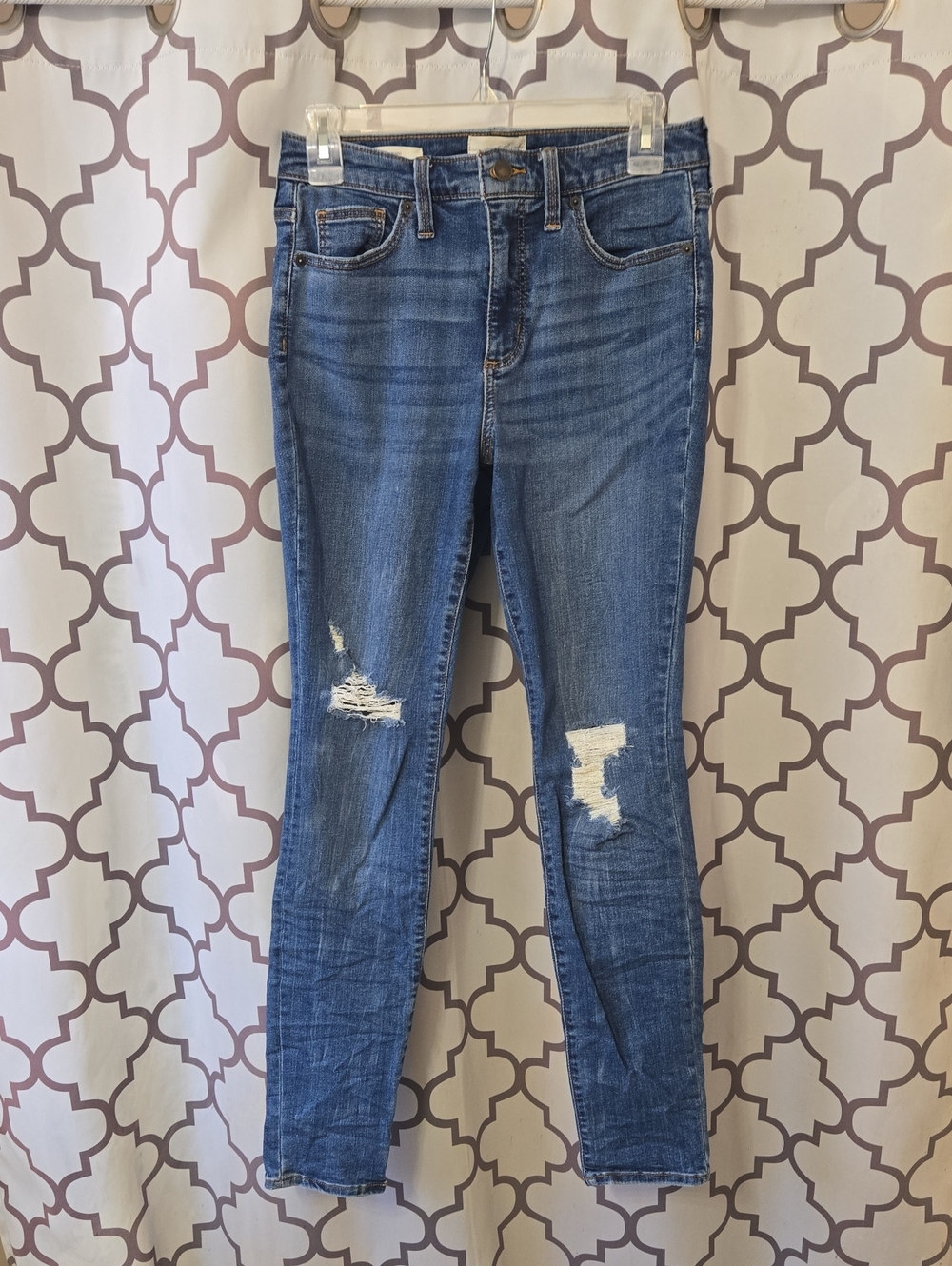 Universal Thread Women’s Distressed Blue Skinny Jeans
